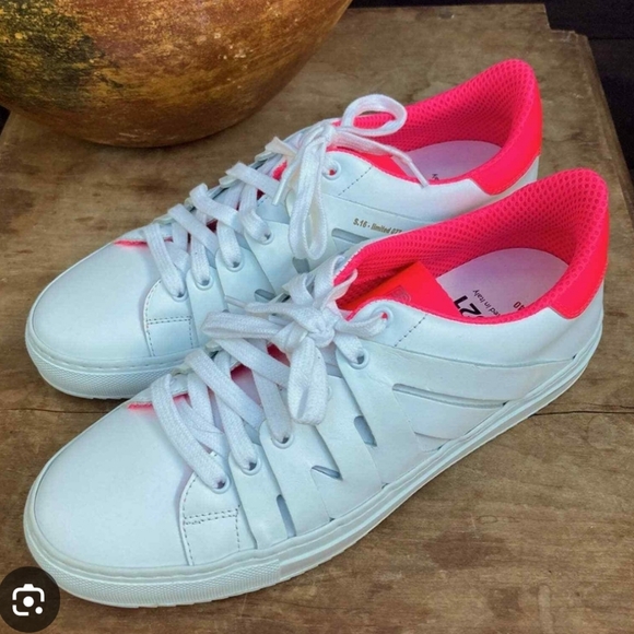 Women's PS281 Made In Italy White and Pink Women's Sneakers - Picture 1 of 2